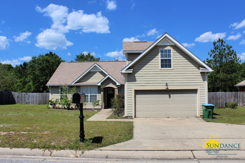 Primary Photo - Spacious 4 Bedroom Home in Crestview