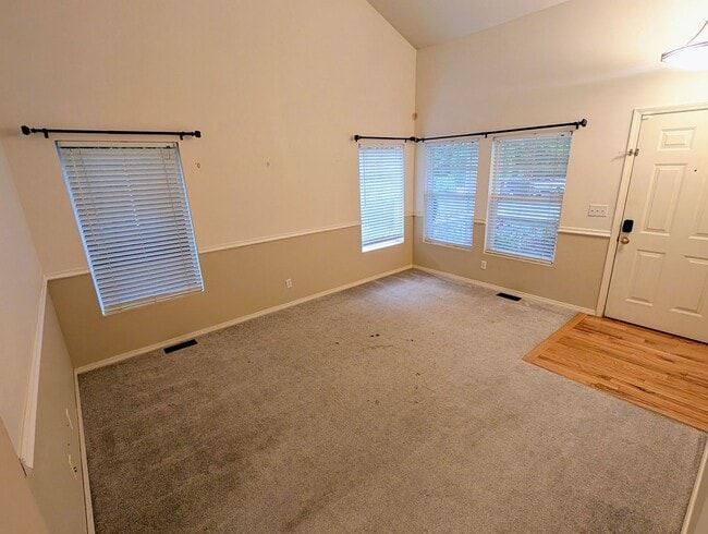 Building Photo - Nice 3 Bedroom plus den/flex space Home in...