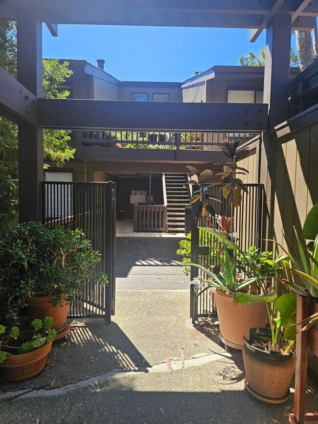 Foto del edificio - 3370 Brittan Ave