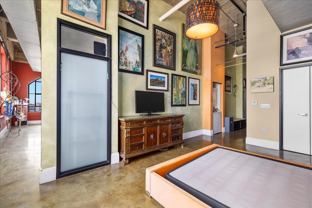 Foto principal - 315 E 8th St