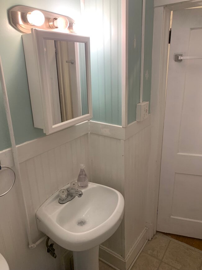 Foto del edificio - 54 Farr Ave