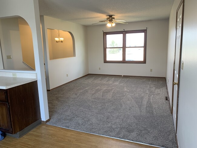 Building Photo - 800 Vassar Cir