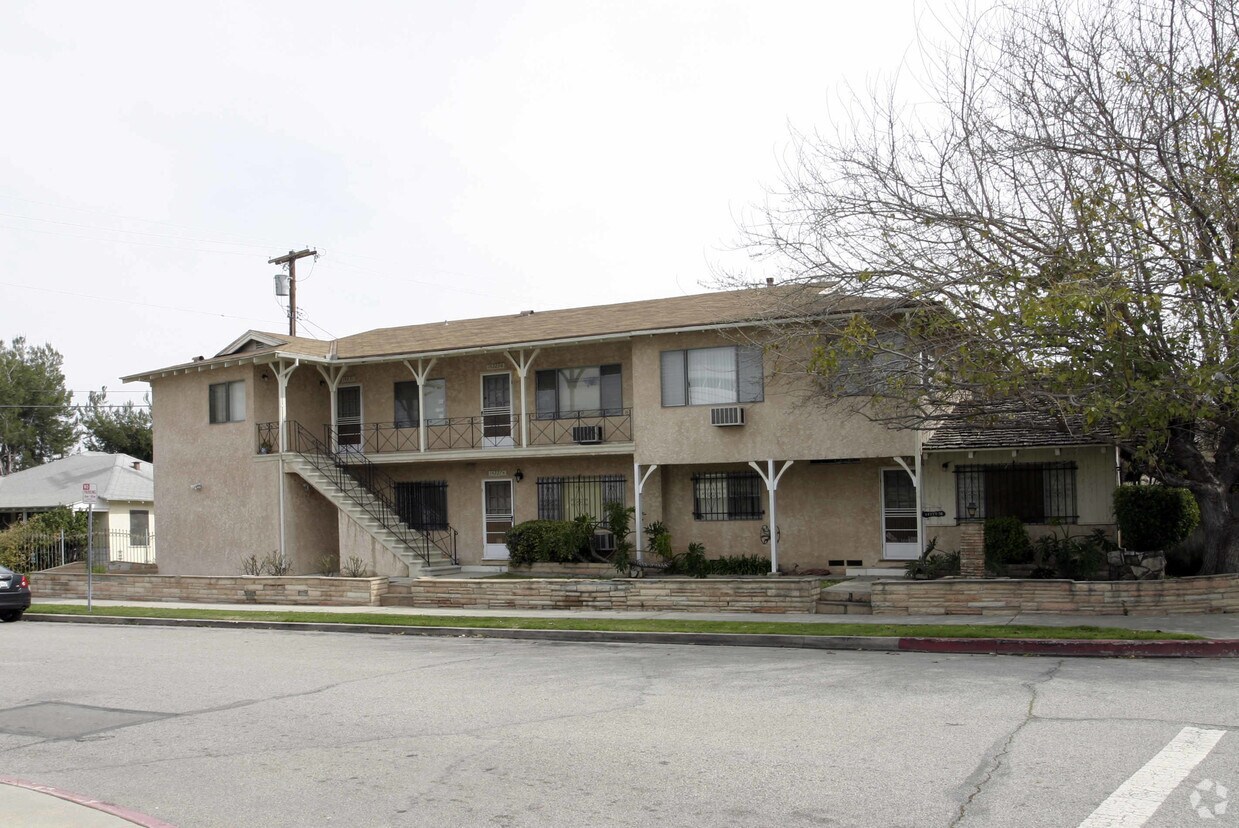 Primary Photo - 14227-14231 Moorpark St