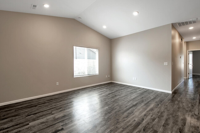 Foto del edificio - 1341 Azena St