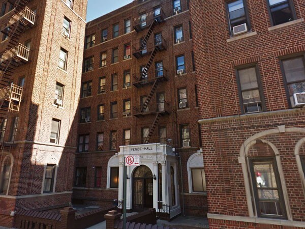 Foto principal - 3111 Brighton 7th St