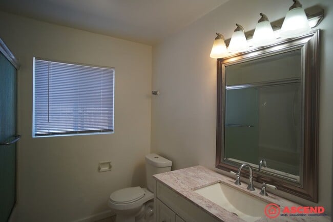 Building Photo - 648 Delfino Ln