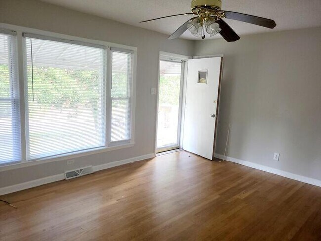 Foto del edificio - 106 Oakmont Ave