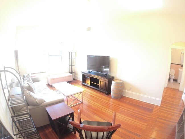 Foto del edificio - 1463 Beacon St