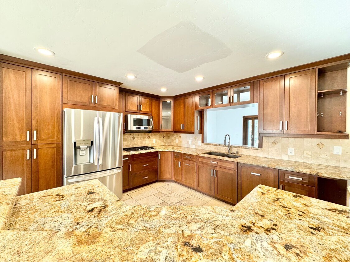 Primary Photo - Beautiful 3Bd/2Ba Home Located With Canyon...