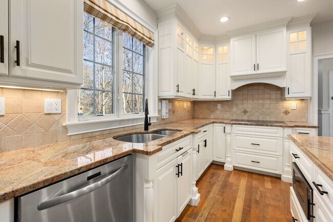 Foto del edificio - 11 Bobolink Rd