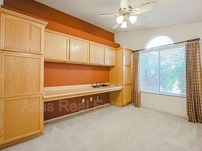 Building Photo - 8157 W Clara Ln