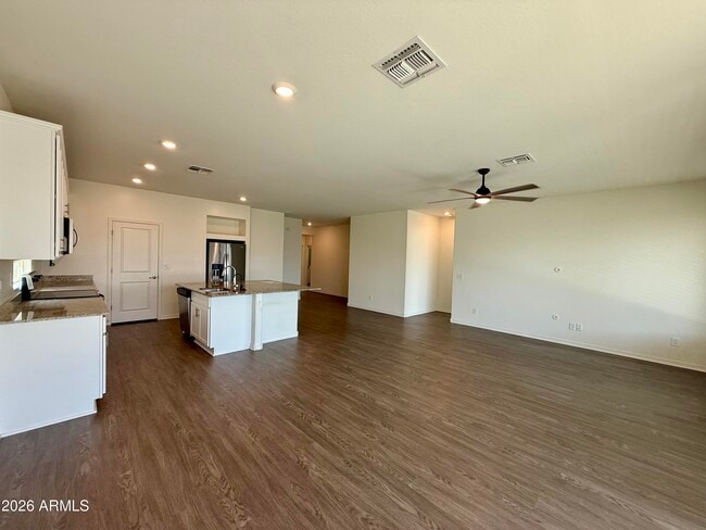 Building Photo - 1647 W Aztec Dr