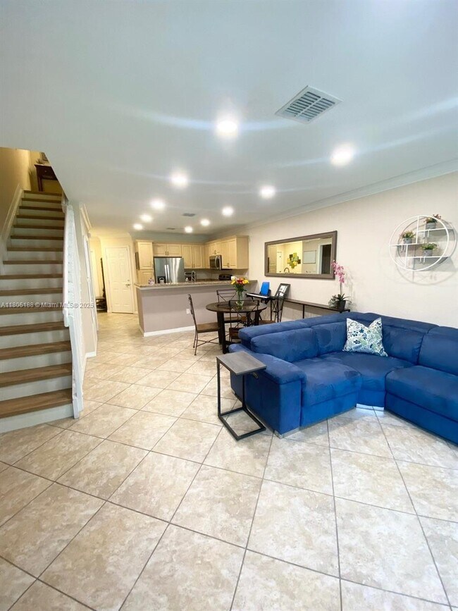 Foto del edificio - 4935 SW 66th Ter