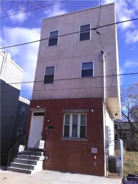 Primary Photo - 2135 N Uber St