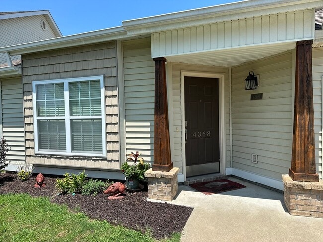 Building Photo - Available August 1st!  3-Bedroom, 2-Bathro...