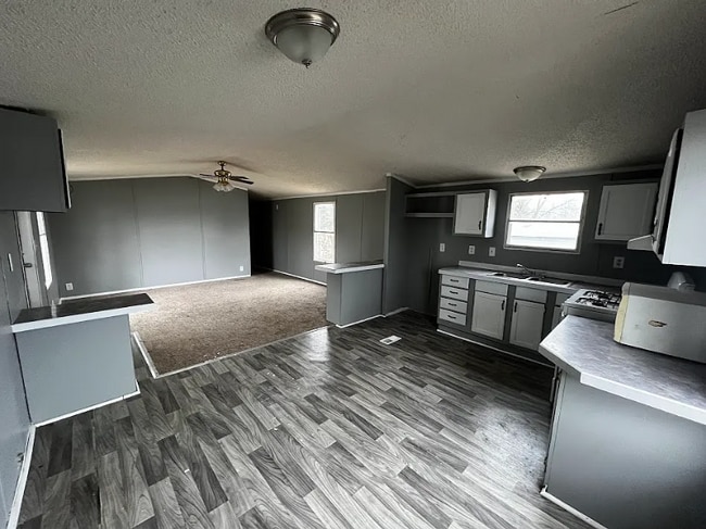 Foto del edificio - 7601 N Hwy Vv