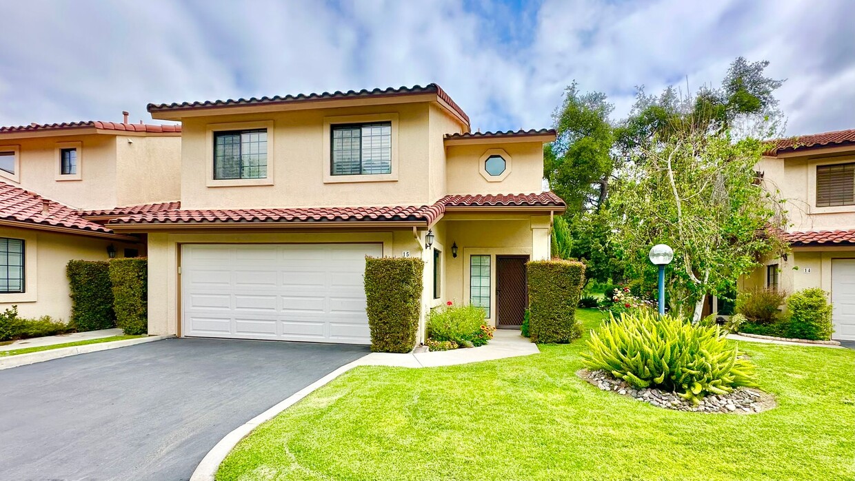 Primary Photo - Stunning and Well Appointed High-End Two-S...
