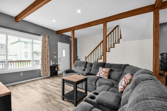 Building Photo - 1049 Fair Ave