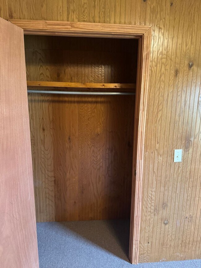 Building Photo - 406 Pinecrest Dr