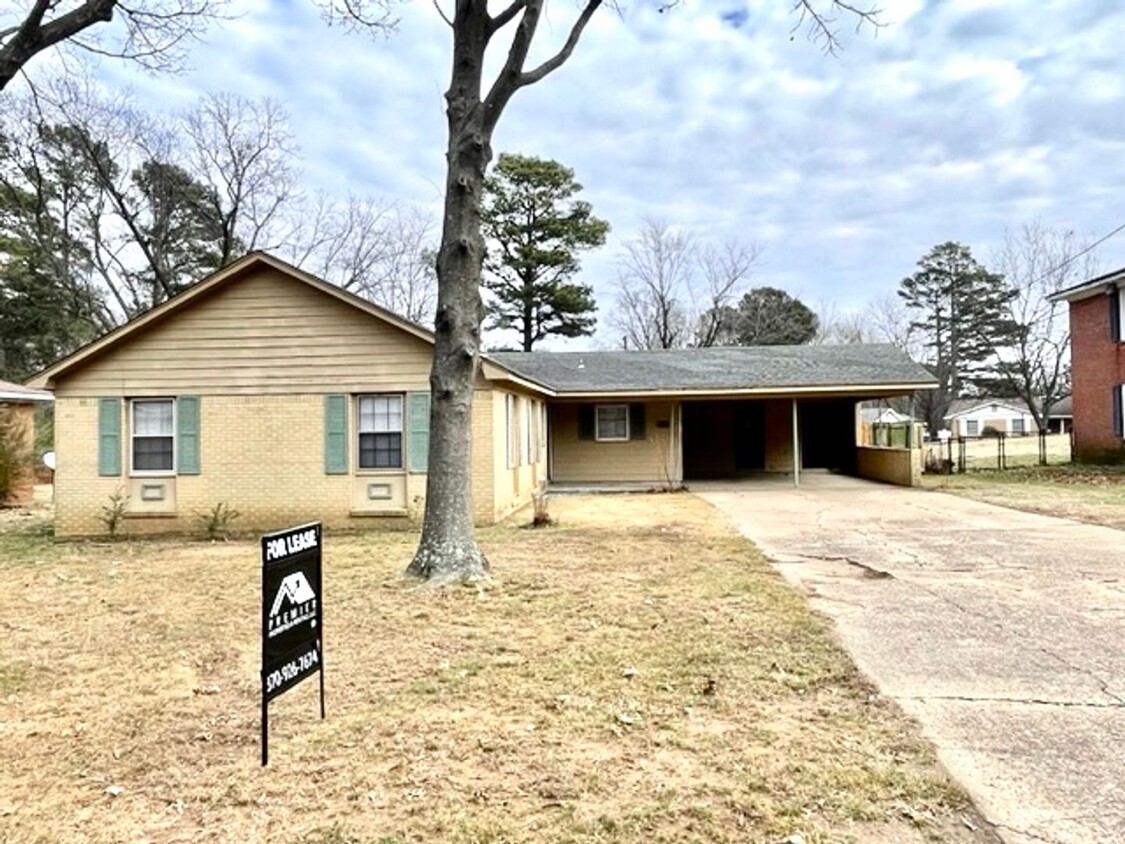 Primary Photo - 904 Freeman! Move in ready!