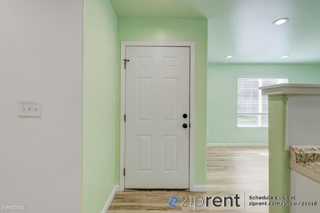 Building Photo - 3 br, 1 bath House - 1035 W Railroad Ave, ...