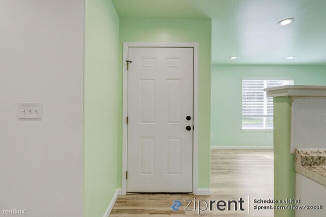 Foto del edificio - 3 br, 1 bath House - 1035 W Railroad Ave, ...