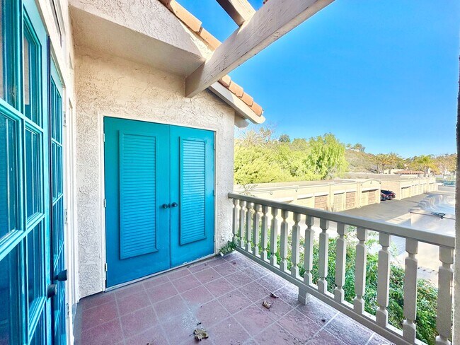 Foto del edificio - Beautiful Upstairs Condo Unit in the Priva...