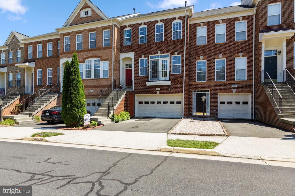 Primary Photo - 22054 Dilworth Square