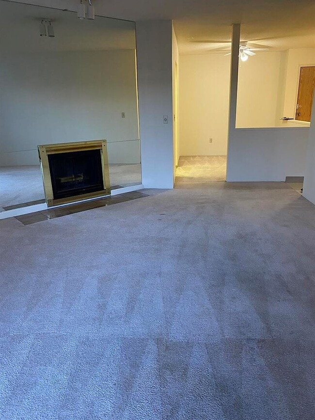 Building Photo - Comfortable Living in Landmark Gardens