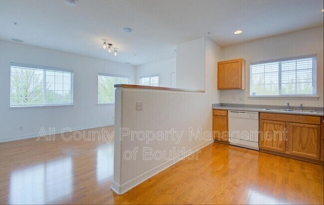 Building Photo - 14300 Waterside Ln
