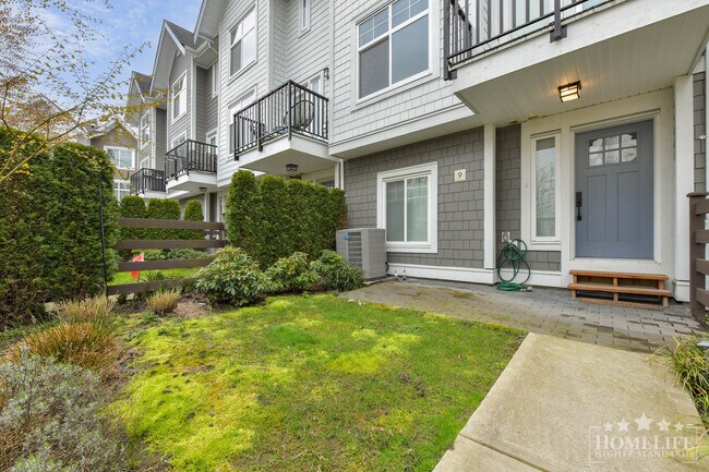 Photo du bâtiment - Executive Style, Smart Home Integrated 3 Bed + Flex (optional 4th bed), 3 Bath Townhome for Rent ...