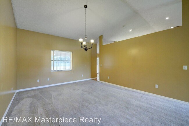 Building Photo - 4 br, 2 bath House - 2048 SE HARDING ST