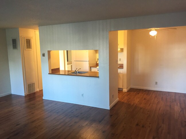 Building Photo - Polynesian Apartments