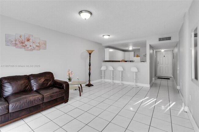 Foto del edificio - 10000 NW 80th Ct