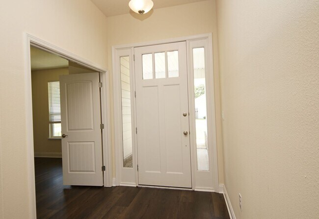 Building Photo - GATED community in Freeport.
