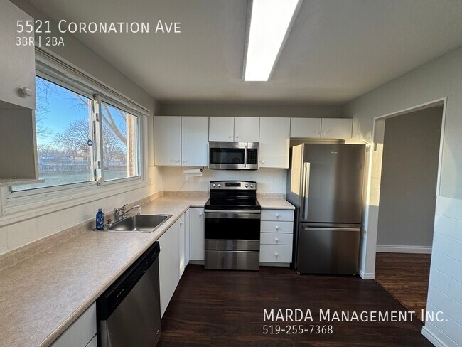 Photo du bâtiment - SPACIOUS 3BED/2BATH TOWNHOUSE - EAST WINDSOR + HYDRO,WATER & GAS!