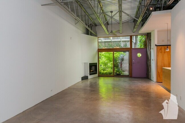 Building Photo - 4715 N Damen Ave.