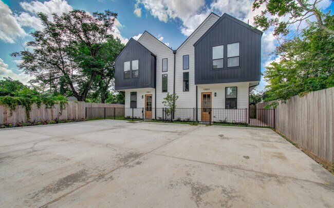 Building Photo - 1308 Tarley St