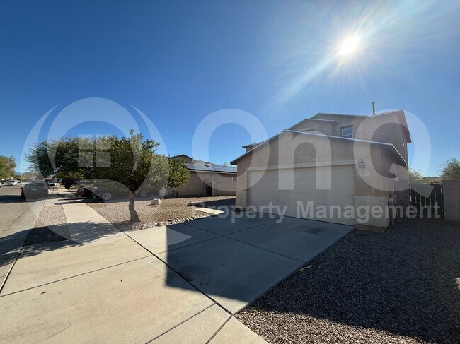 Building Photo - 5904 E Tercel Dr