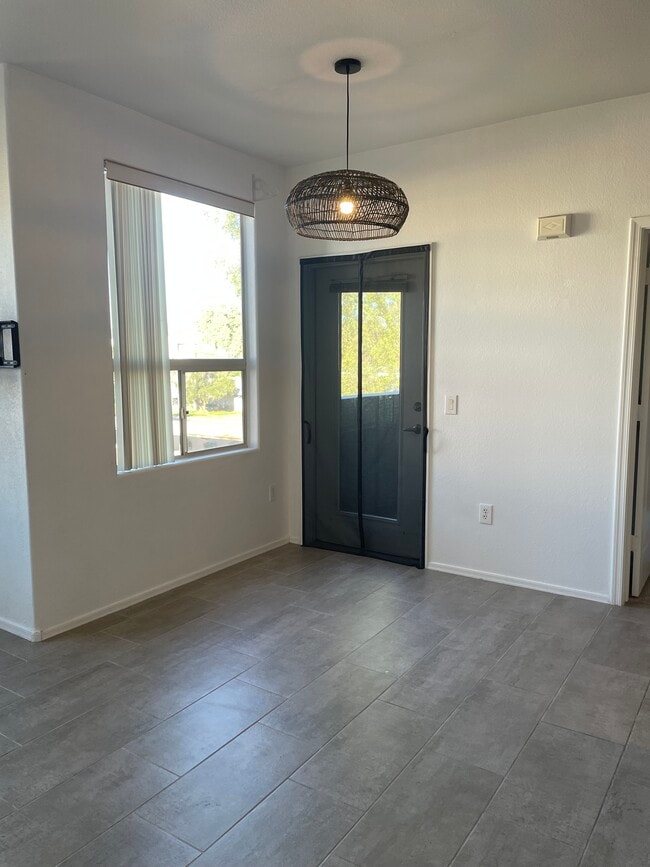 Building Photo - 5303 N 7th St