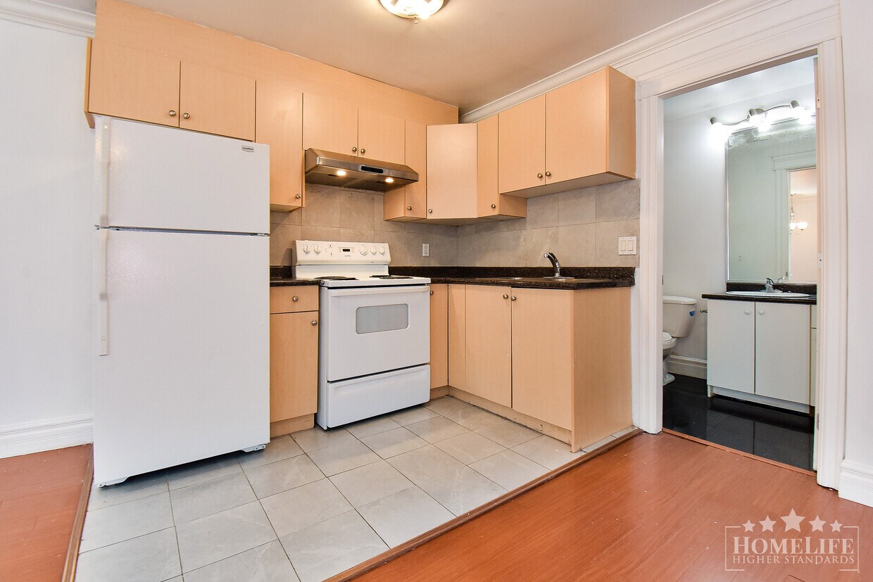 Primary Photo - 16053-16079 79 Ave