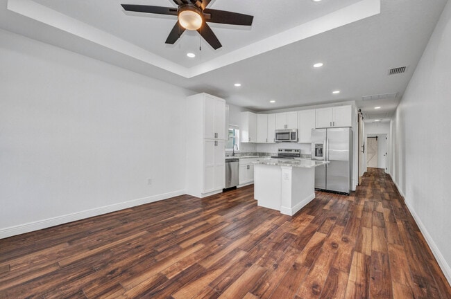 Building Photo - 409 Carmalita St