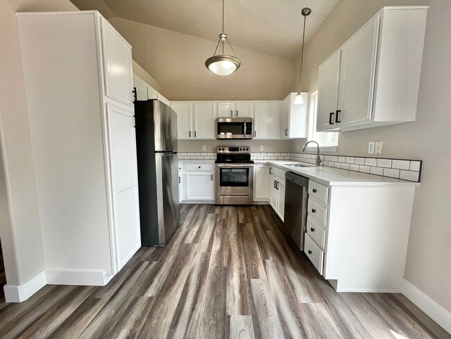 Building Photo - Beautifully updated home in SE Loveland