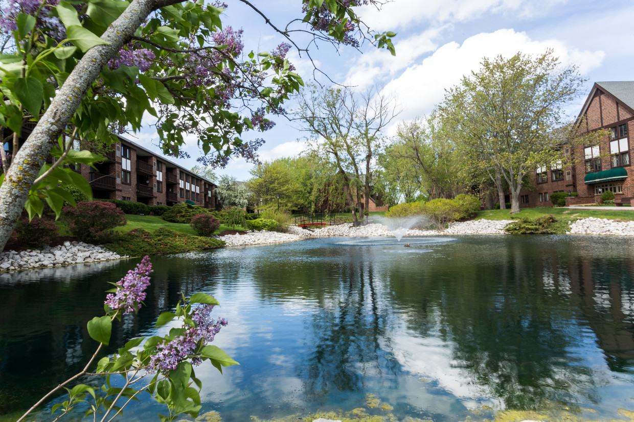 Primary Photo - Foxcroft Apartments