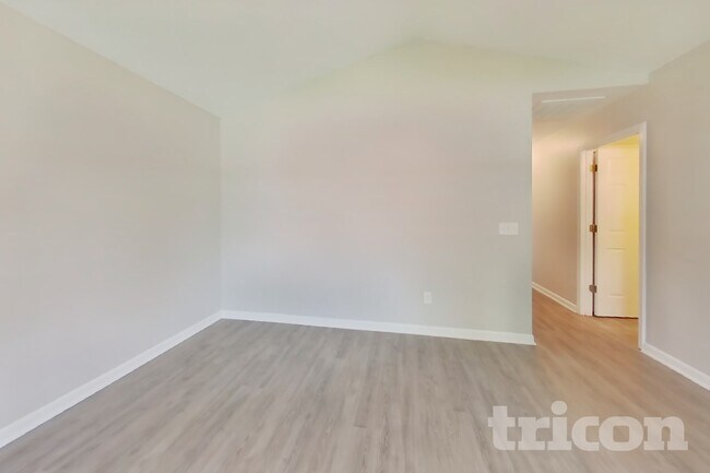 Foto del edificio - 120 Oakbrook Village Rd