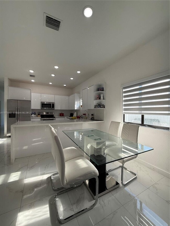 Foto del edificio - 3337 NW 53rd St