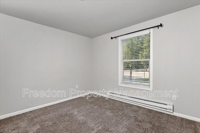 Building Photo - 420 S Garland St