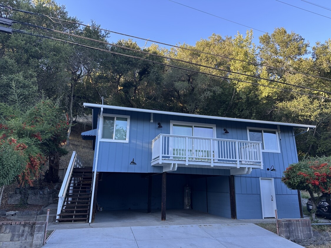 Primary Photo - 1743 S Fitch Mountain Rd