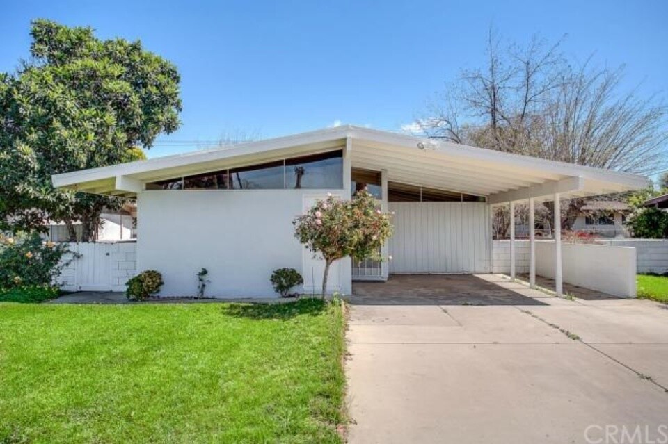 Primary Photo - 4250 Kansas Ave