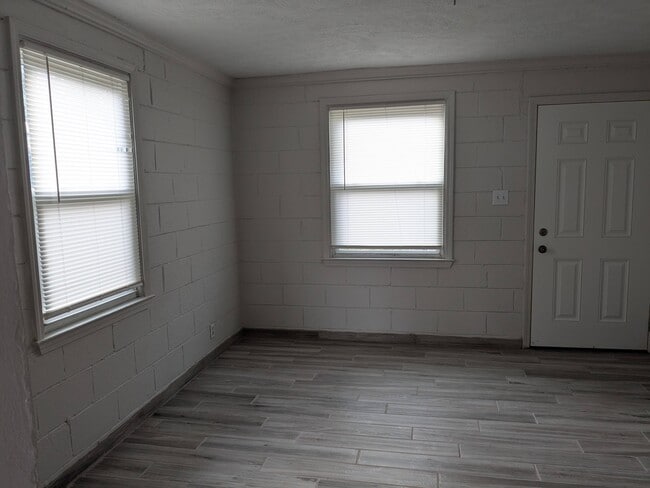 Building Photo - 2945 Schofield Ave